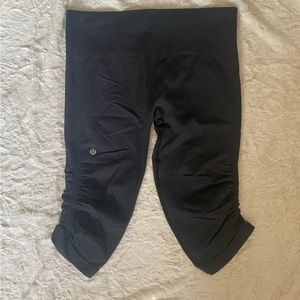LULULEMON | Black Cropped Leggings
